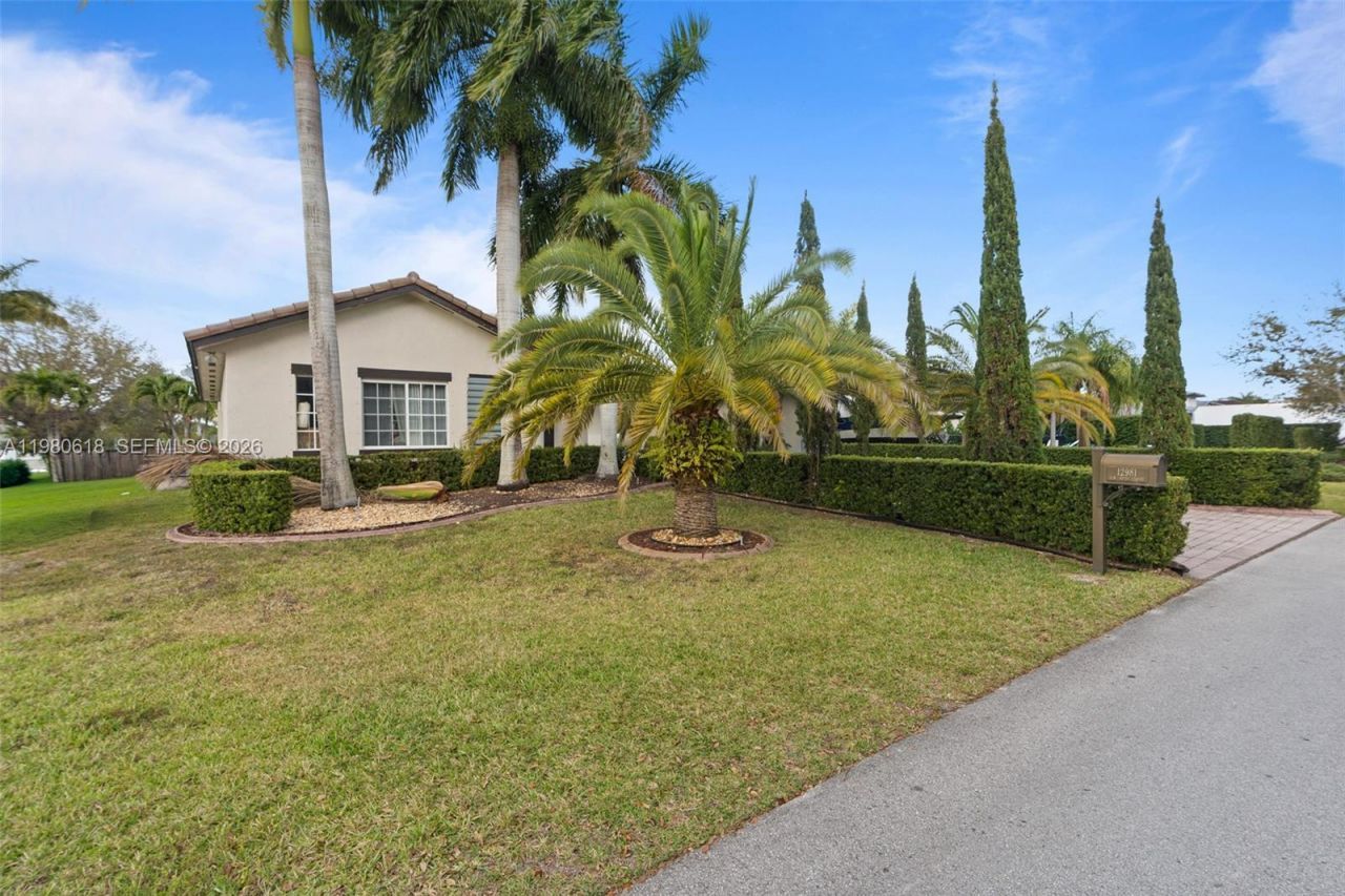 12981 SW 197th St , Miami, FL 33177 Photo