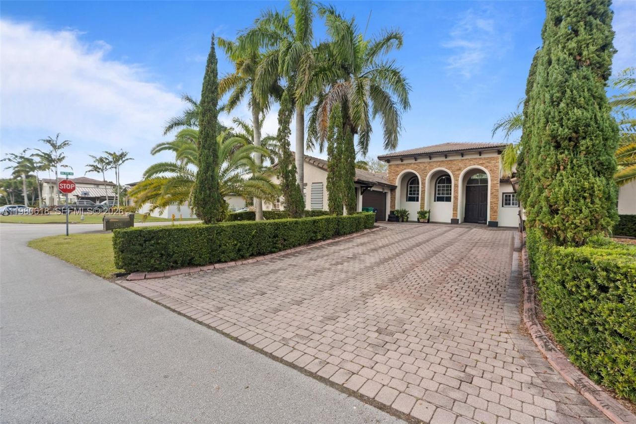 12981 SW 197th St , Miami, FL 33177 Photo