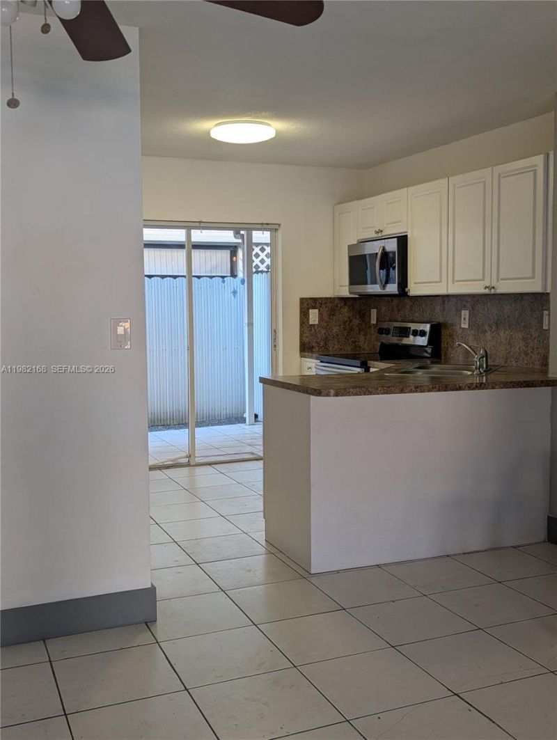 2485 W 76th St , Unit 109, Hialeah, FL 33016 Photo