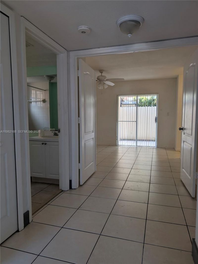 2485 W 76th St , Unit 109, Hialeah, FL 33016 Photo
