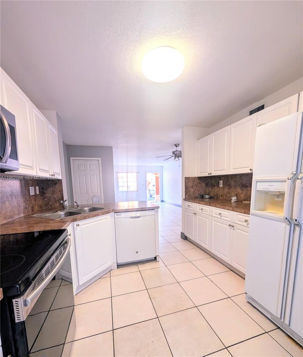 2485 W 76th St , Unit 109, Hialeah, FL 33016 Photo