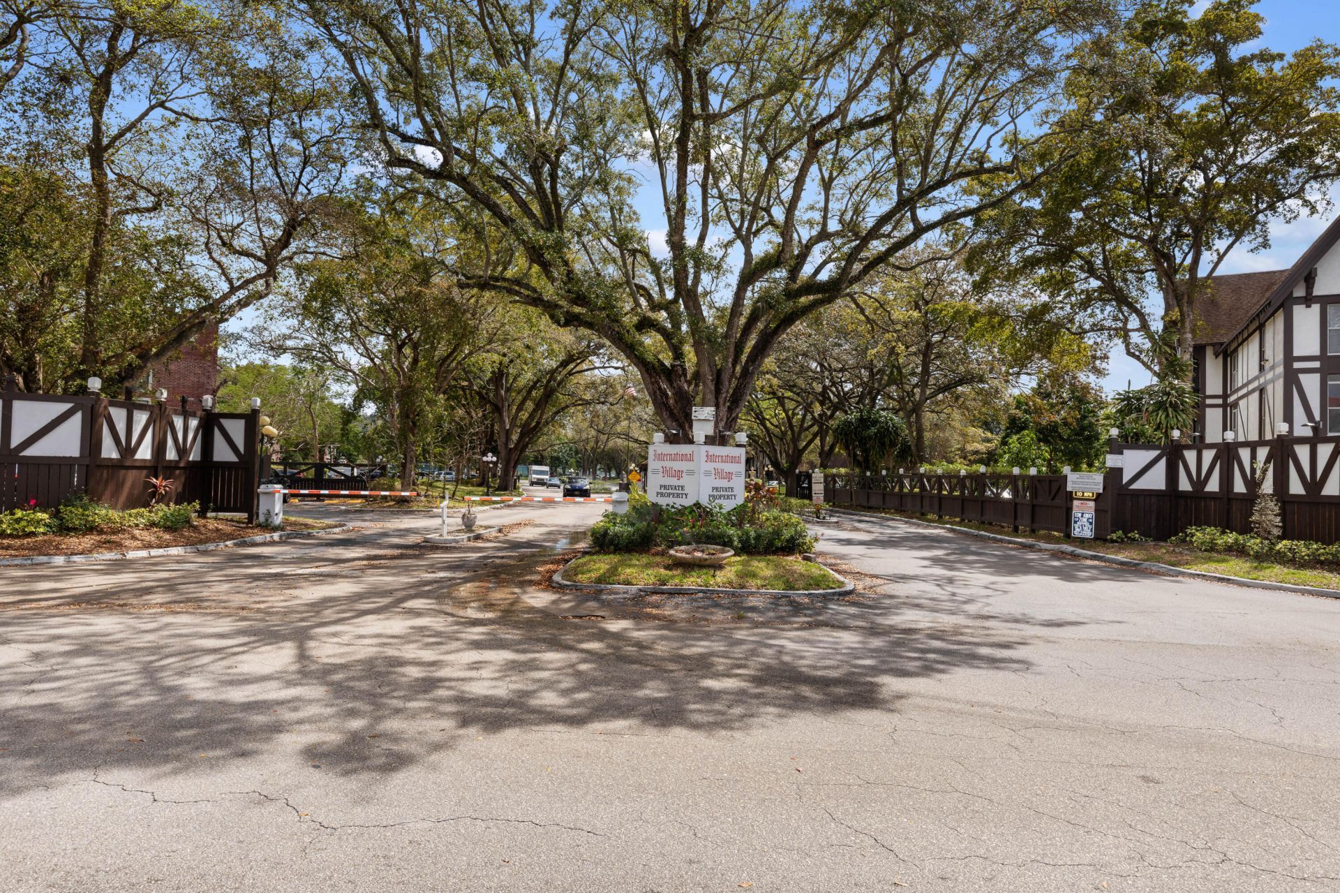 3710 Inverrary Drive, Unit 2g, Lauderhill, FL 33319 Photo