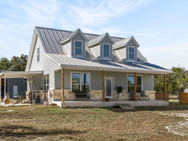 923 N Debco LN, Spicewood, TX 78669