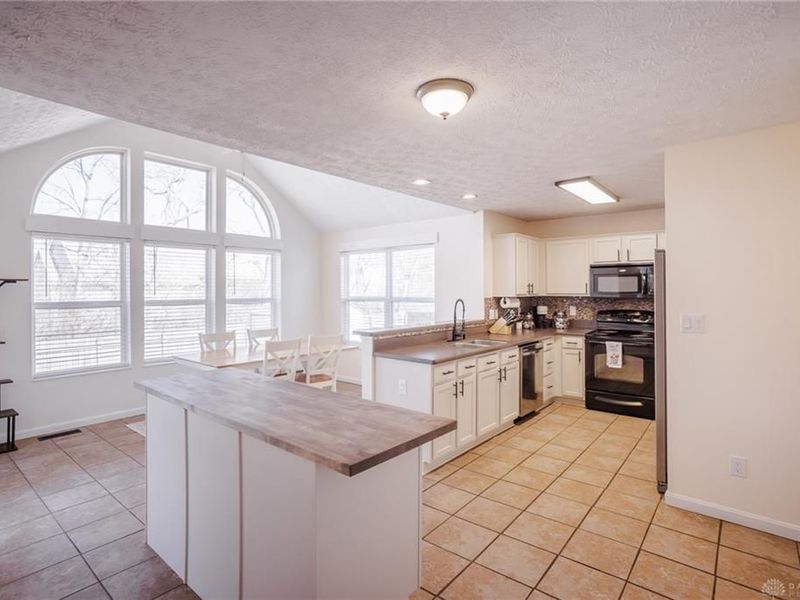 2415 Sunflower Drive, Miami Township, OH 45342 Photo 10