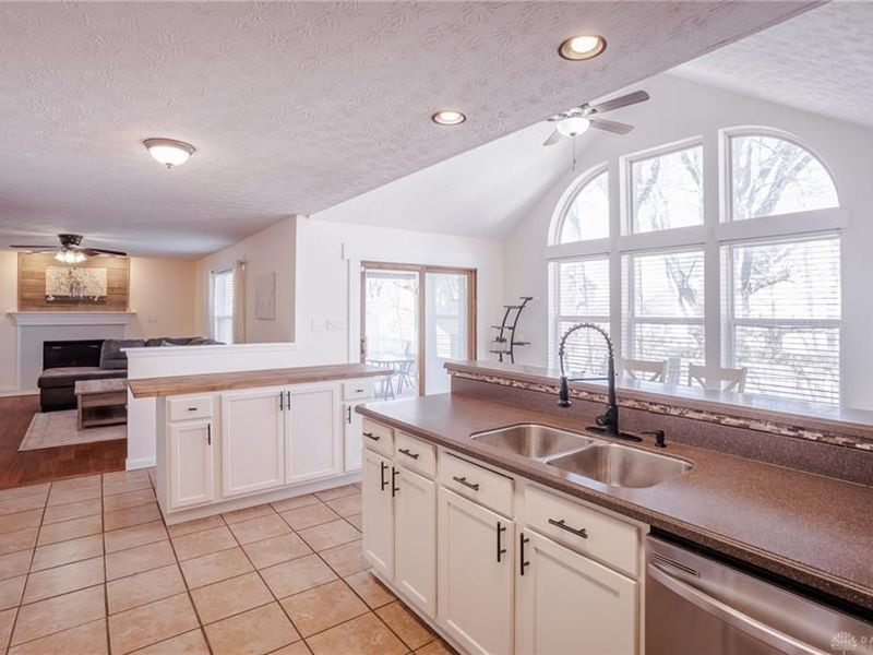 2415 Sunflower Drive, Miami Township, OH 45342 Photo 4