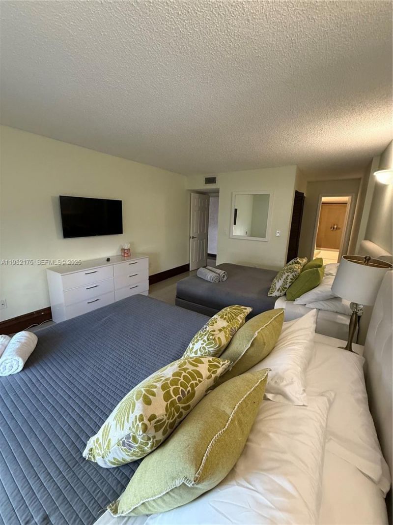 200 178th Dr , Unit 605, Sunny Isles Beach, FL 33160 Photo