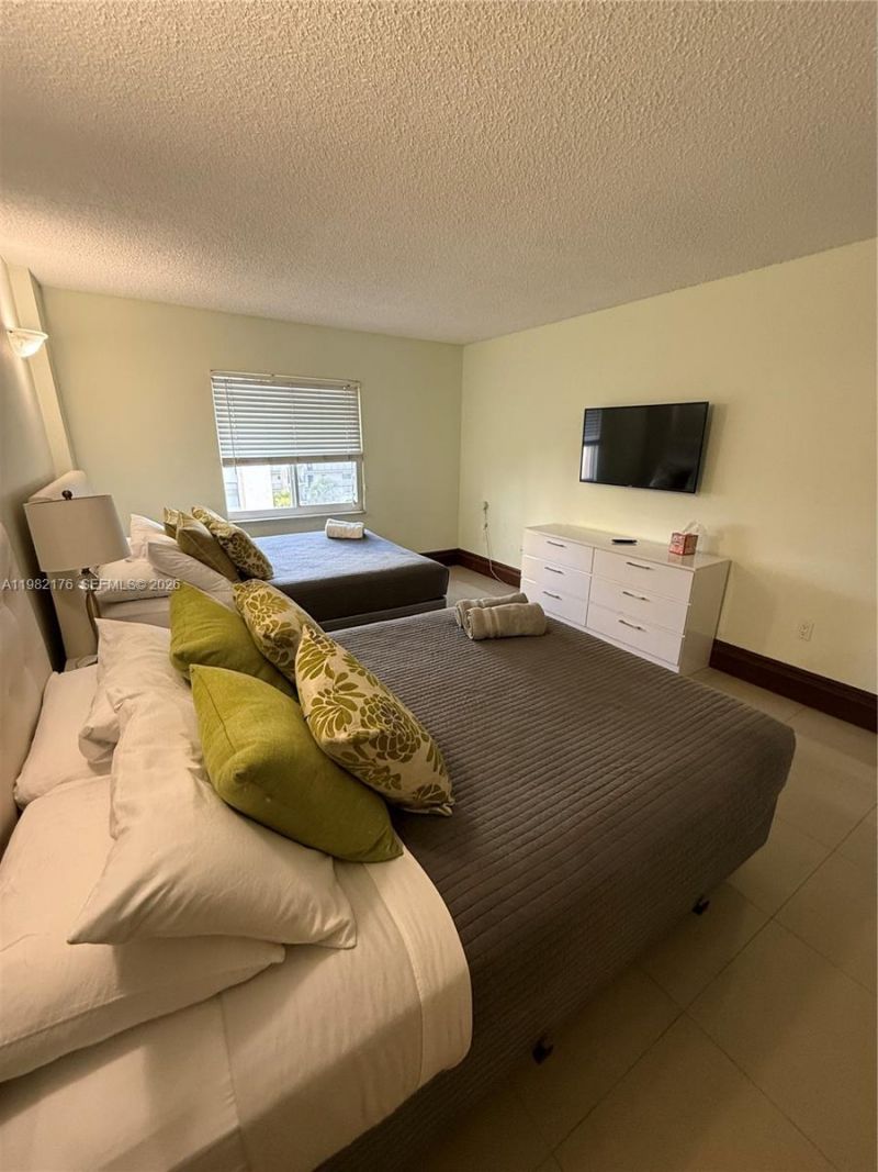 200 178th Dr , Unit 605, Sunny Isles Beach, FL 33160 Photo