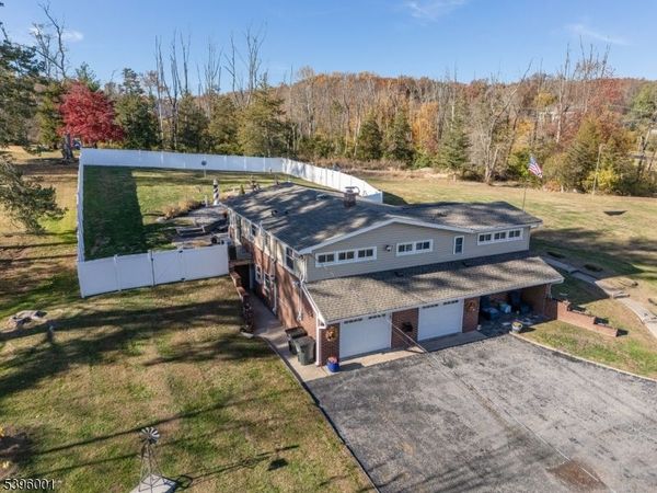 417 Mountain Rd, Readington, NJ 08833