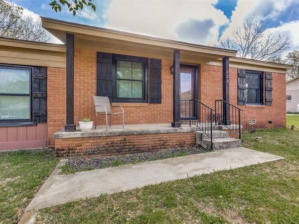220 N Jarvis Lane, Azle, TX 76020
