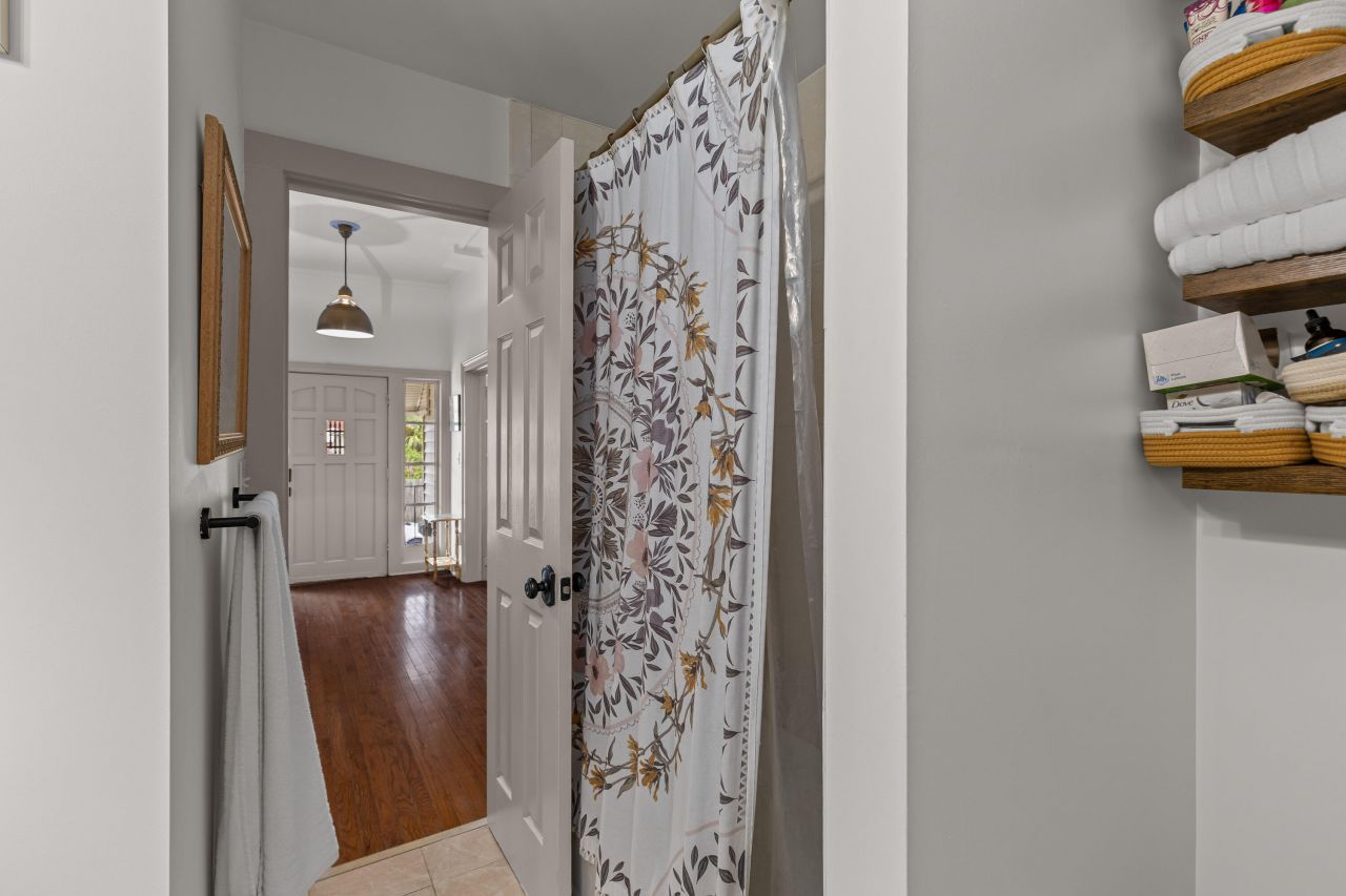 24 Hanover Street Photo 15