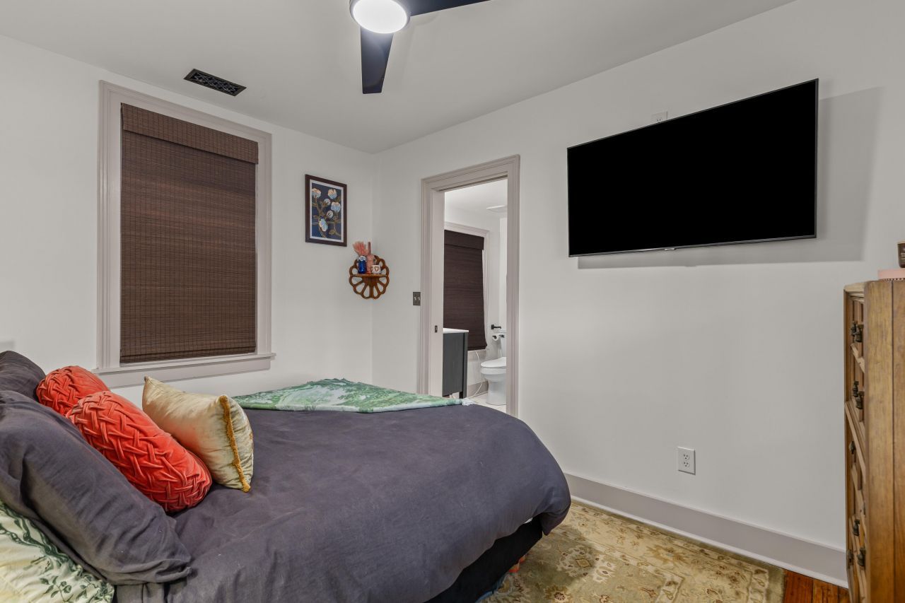 24 Hanover Street Photo 16