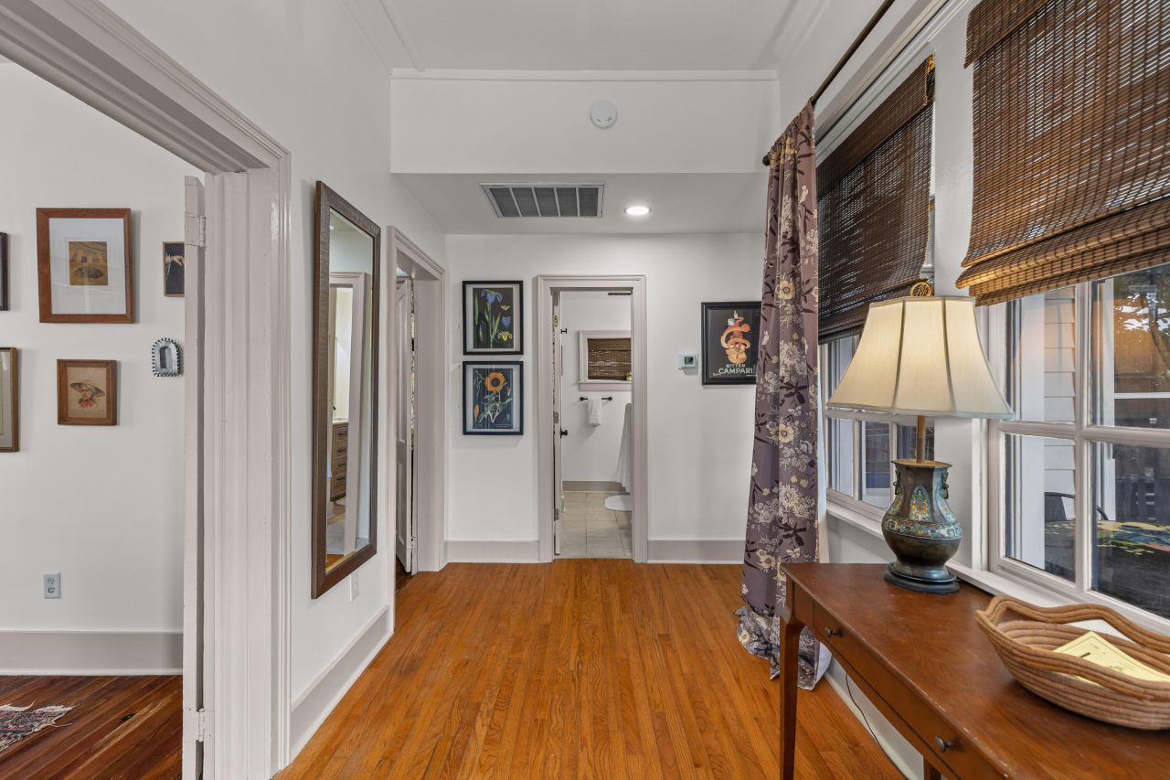 24 Hanover Street Photo 8