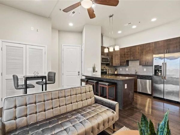 2940 Baltimore Avenue, Unit 1001, Kansas City, MO 64108