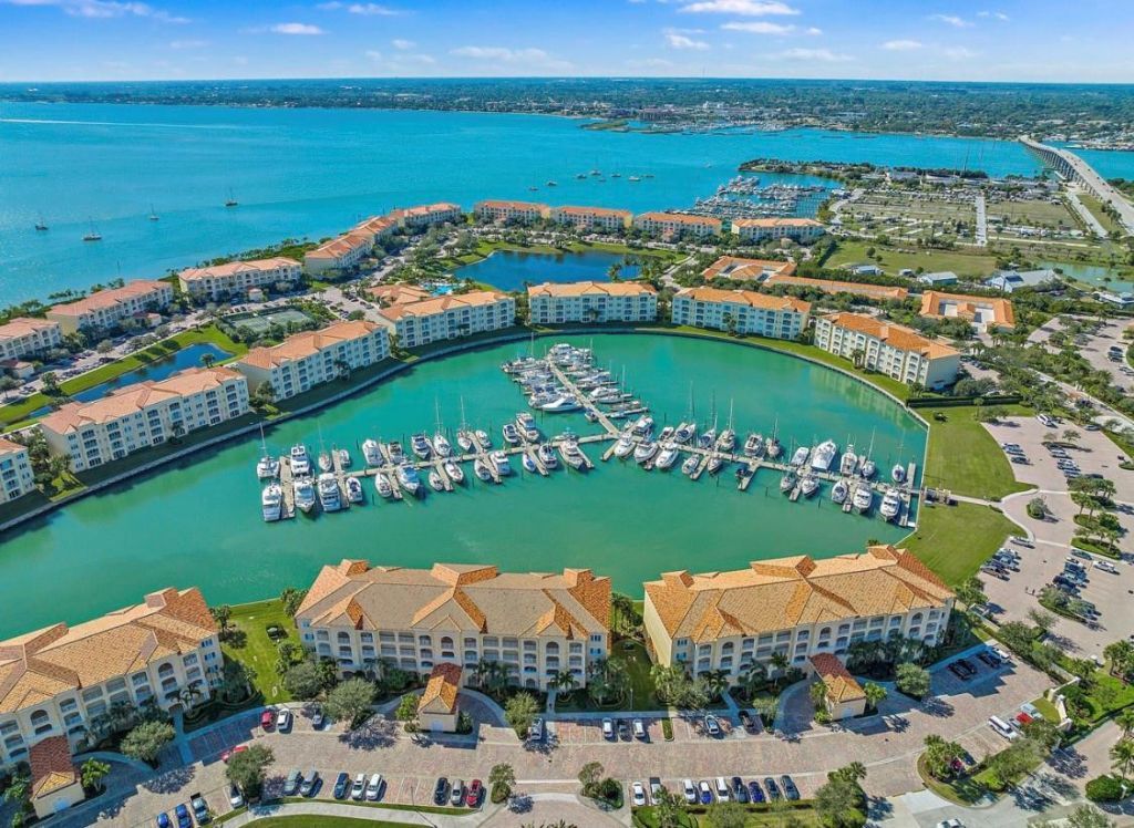 34 Harbour Isle Drive, Unit 105, Fort Pierce, FL 34949 Photo