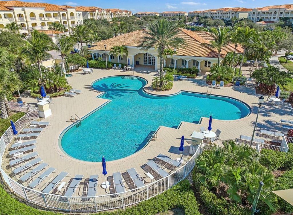 34 Harbour Isle Drive, Unit 105, Fort Pierce, FL 34949 Photo