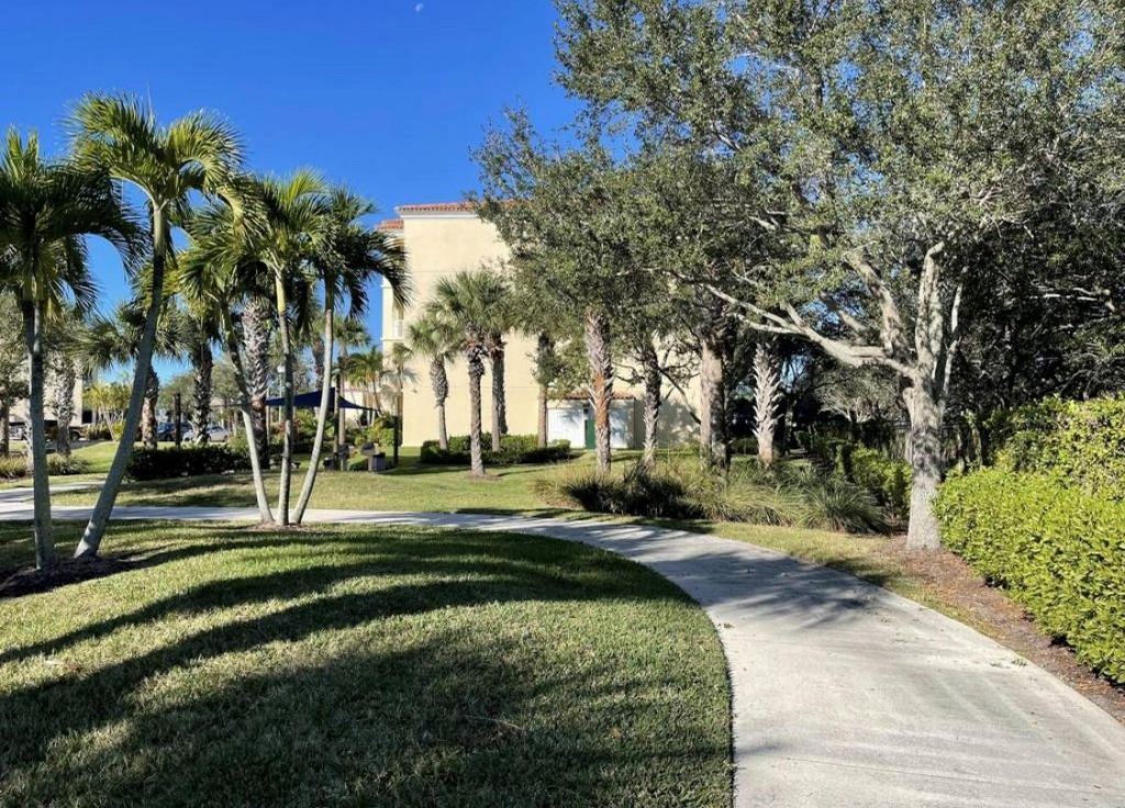 34 Harbour Isle Drive, Unit 105, Fort Pierce, FL 34949 Photo