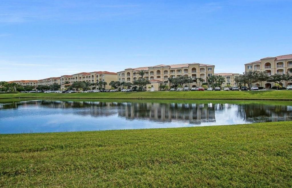 34 Harbour Isle Drive, Unit 105, Fort Pierce, FL 34949 Photo
