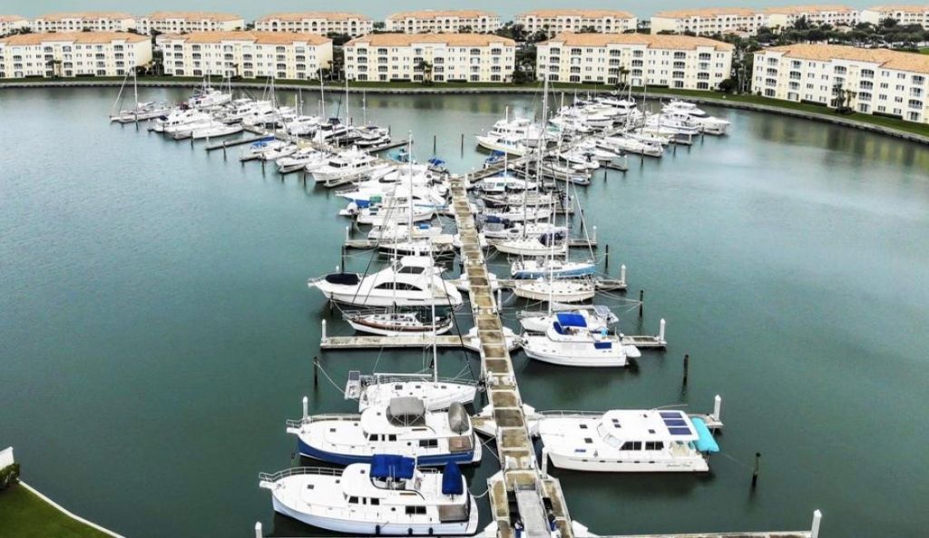 34 Harbour Isle Drive, Unit 105, Fort Pierce, FL 34949 Photo