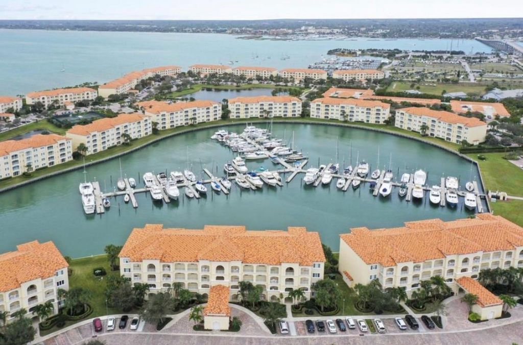 34 Harbour Isle Drive, Unit 105, Fort Pierce, FL 34949 Photo