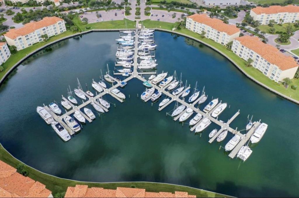 34 Harbour Isle Drive, Unit 105, Fort Pierce, FL 34949 Photo