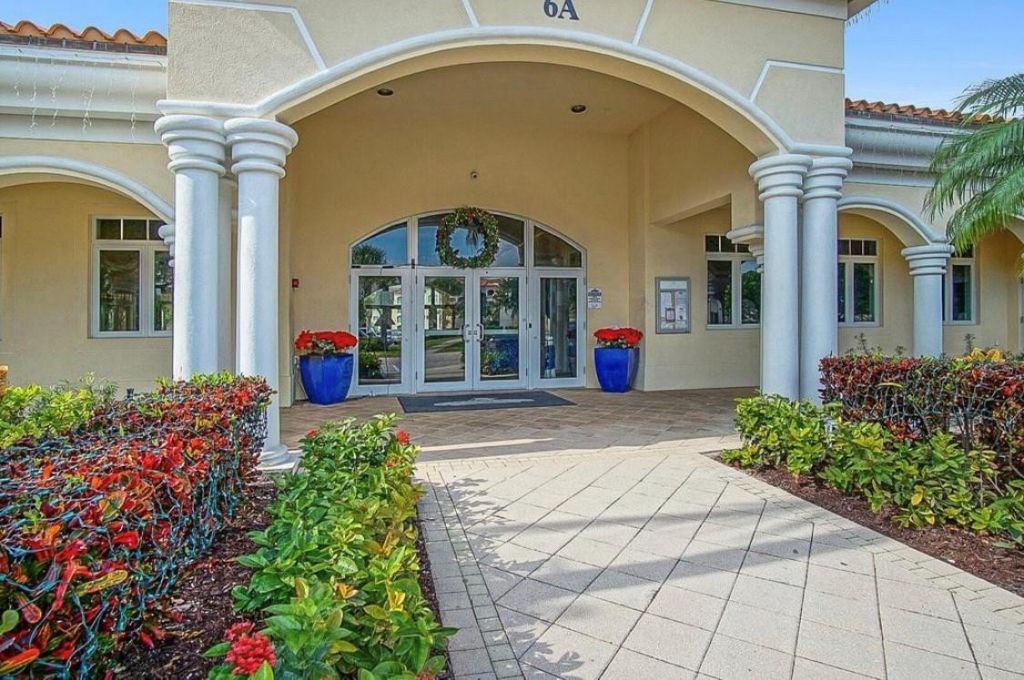 34 Harbour Isle Drive, Unit 105, Fort Pierce, FL 34949 Photo