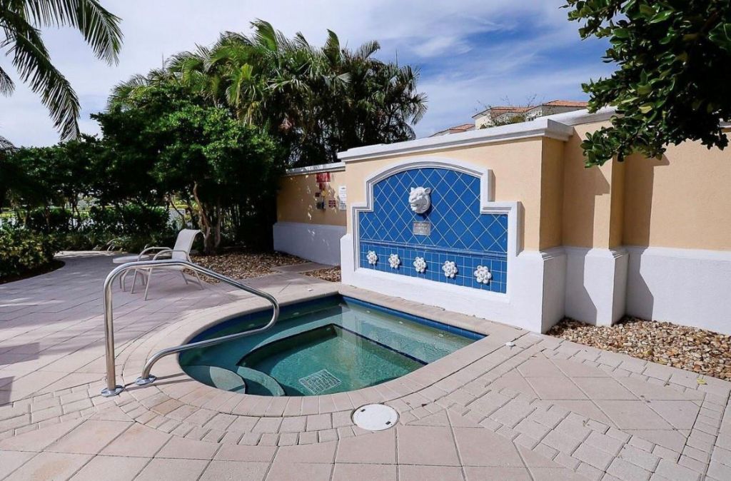 34 Harbour Isle Drive, Unit 105, Fort Pierce, FL 34949 Photo