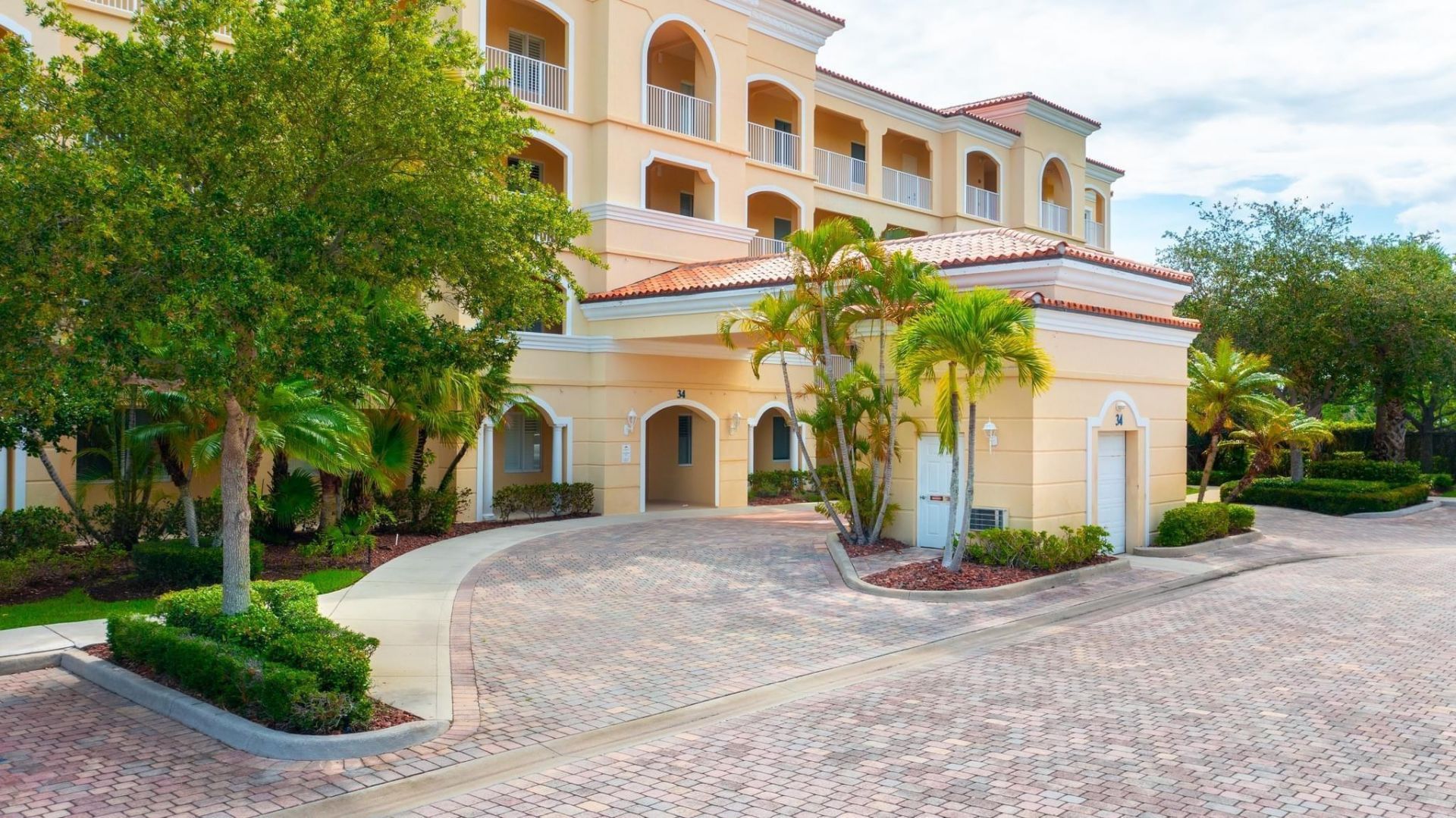 34 Harbour Isle Drive, Unit 105, Fort Pierce, FL 34949 Photo