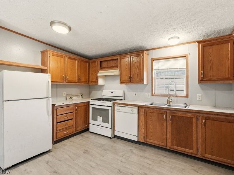 6805 Henderson Road, Ravenna, OH 44266 Photo 12