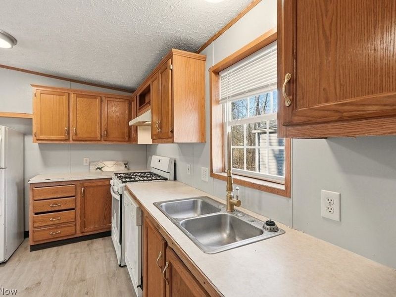 6805 Henderson Road, Ravenna, OH 44266 Photo 14