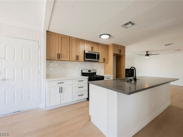 3670 Isle Royale Drive , Las Vegas, NV 89122