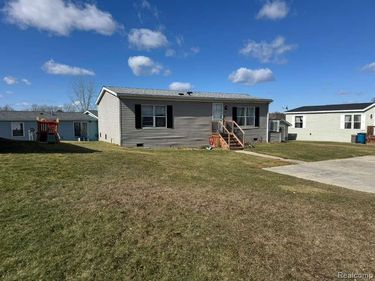 150 Chestnut Circle West, Davison, MI 48423