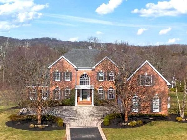 9 HALLETT DRIVE, PENNINGTON, NJ 08534