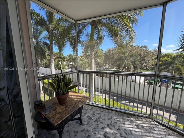 3181 S Ocean Dr , Unit 305, Hallandale Beach, FL 33009