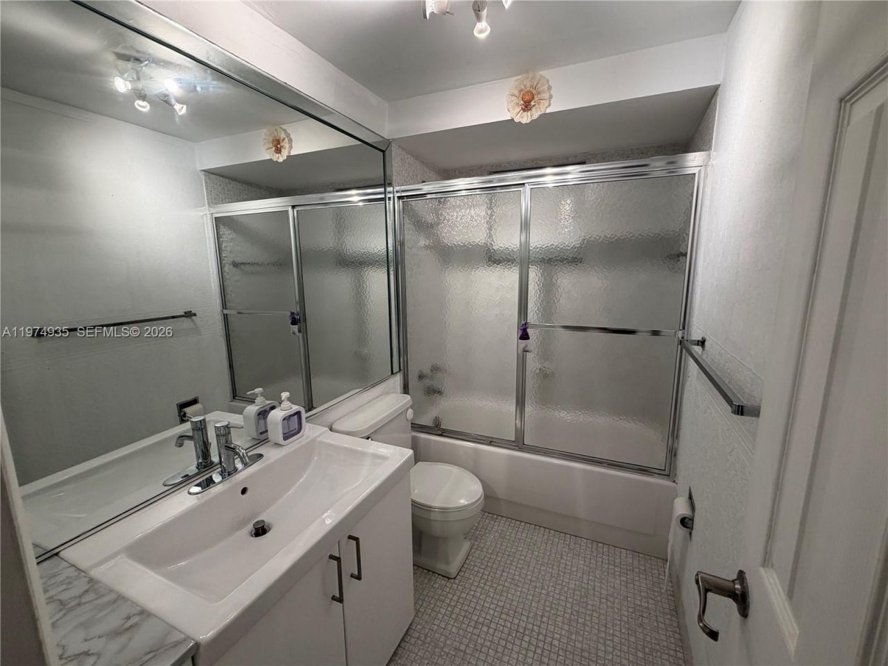 3181 S Ocean Dr , Unit 305, Hallandale Beach, FL 33009 Photo