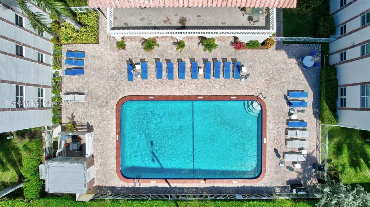 3181 S Ocean Dr , Unit 305, Hallandale Beach, FL 33009 Photo