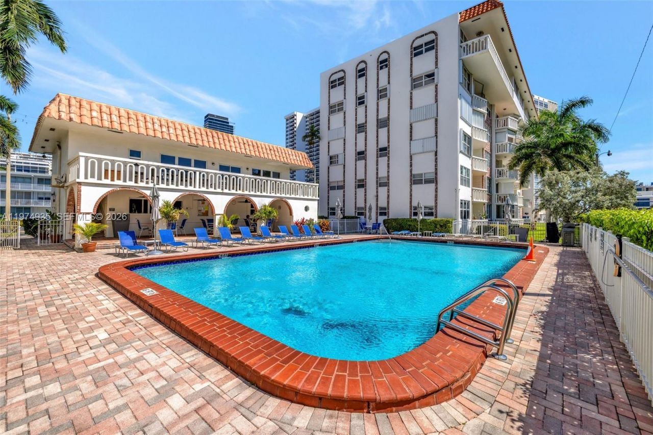 3181 S Ocean Dr , Unit 305, Hallandale Beach, FL 33009 Photo