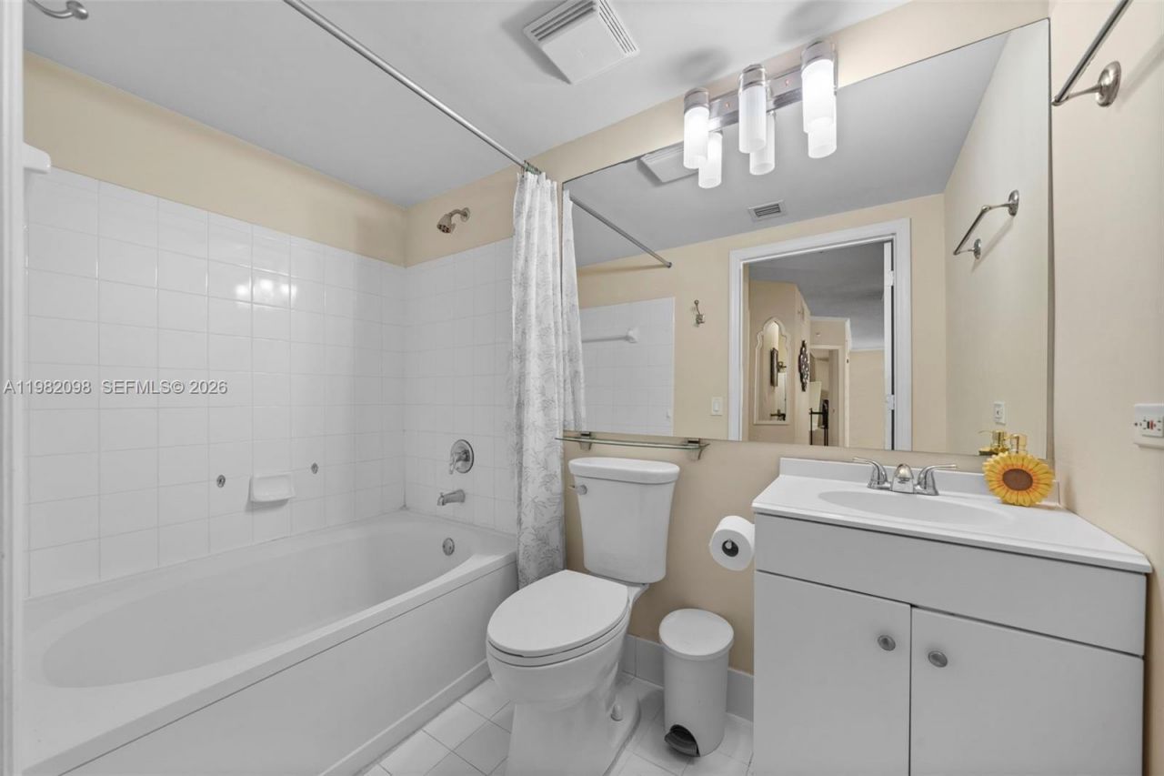 17125 N Bay Rd, Unit 3312, Sunny Isles Beach, FL 33160 Photo