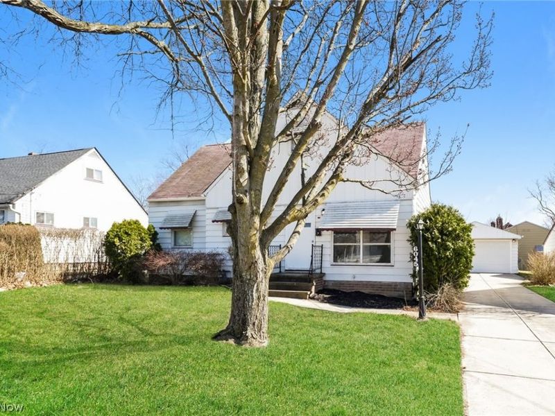 6045 Dunham Road, Maple Heights, OH 44137 Photo 2