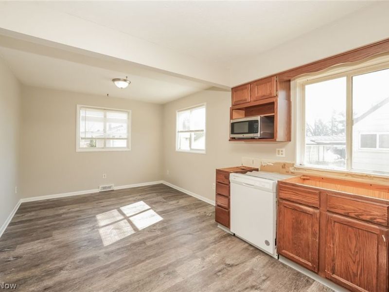 6045 Dunham Road, Maple Heights, OH 44137 Photo 9