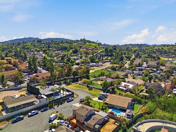 9676 Cypress Vale Dr, Lakeside, CA 92040