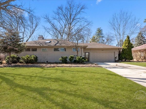 337 Republic Road, Batavia, IL 60510