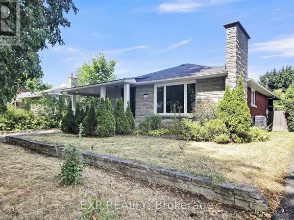 2247 Miramichi Street, Ottawa, ON K2C0Z1