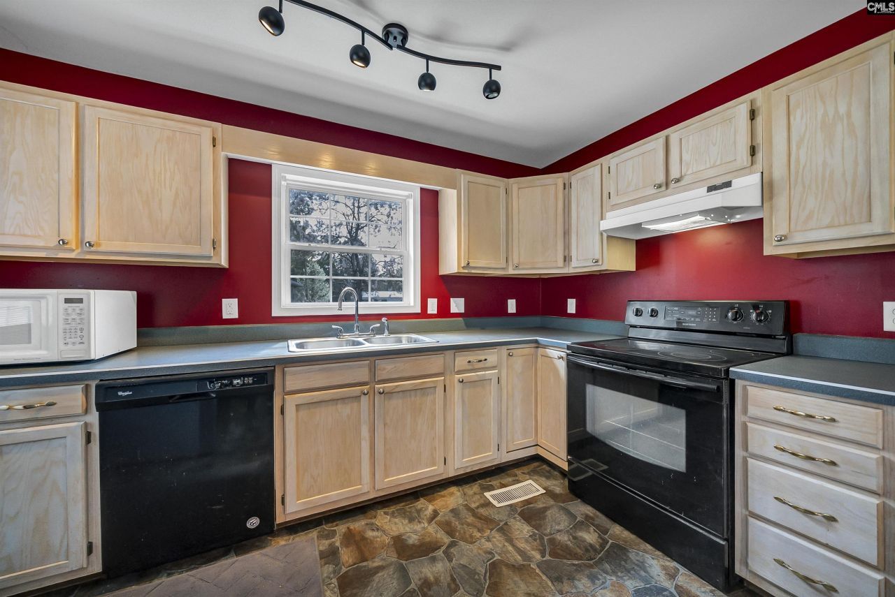 233 Drawdebil Court  Photo 10