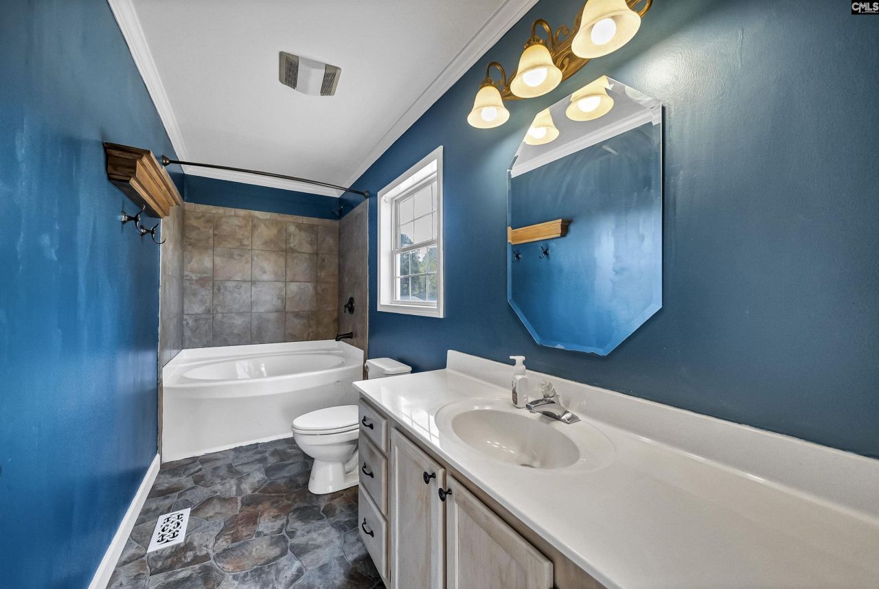 233 Drawdebil Court  Photo 23