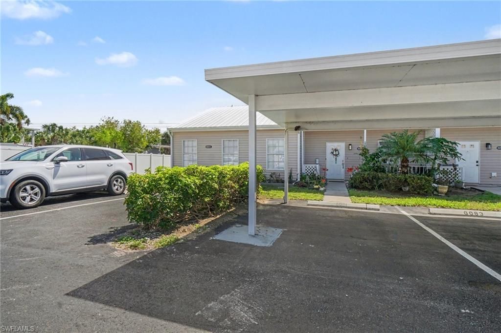 6081 Lake Front Dr, Fort Myers, FL 33908 Photo