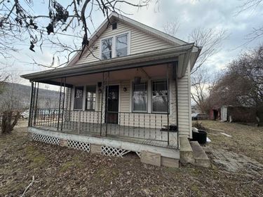 39 CHURCH HILL RD, GOSHEN, VA 24439