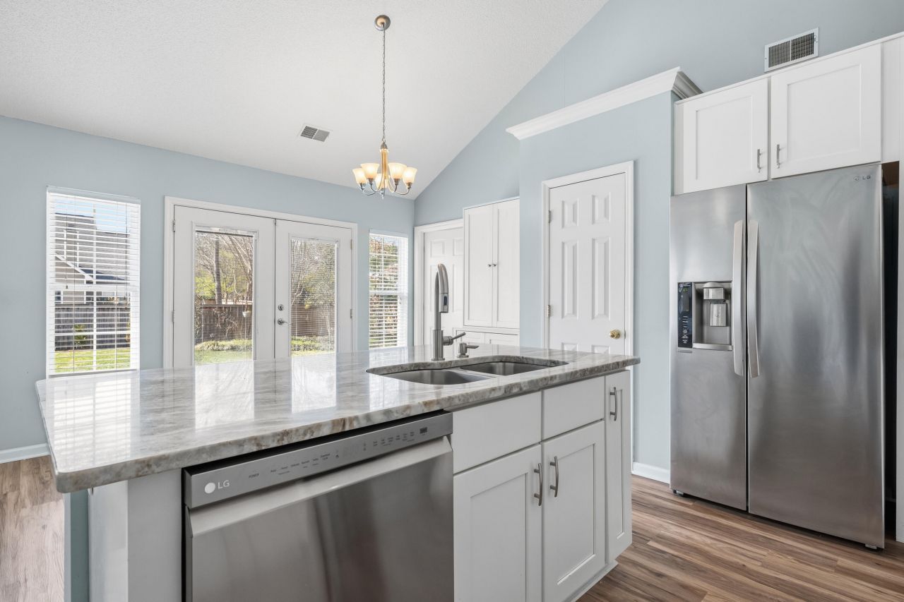 104 Oakbluff Road Photo 3