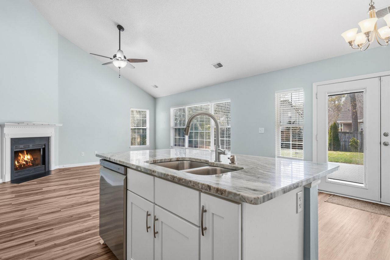 104 Oakbluff Road Photo 7