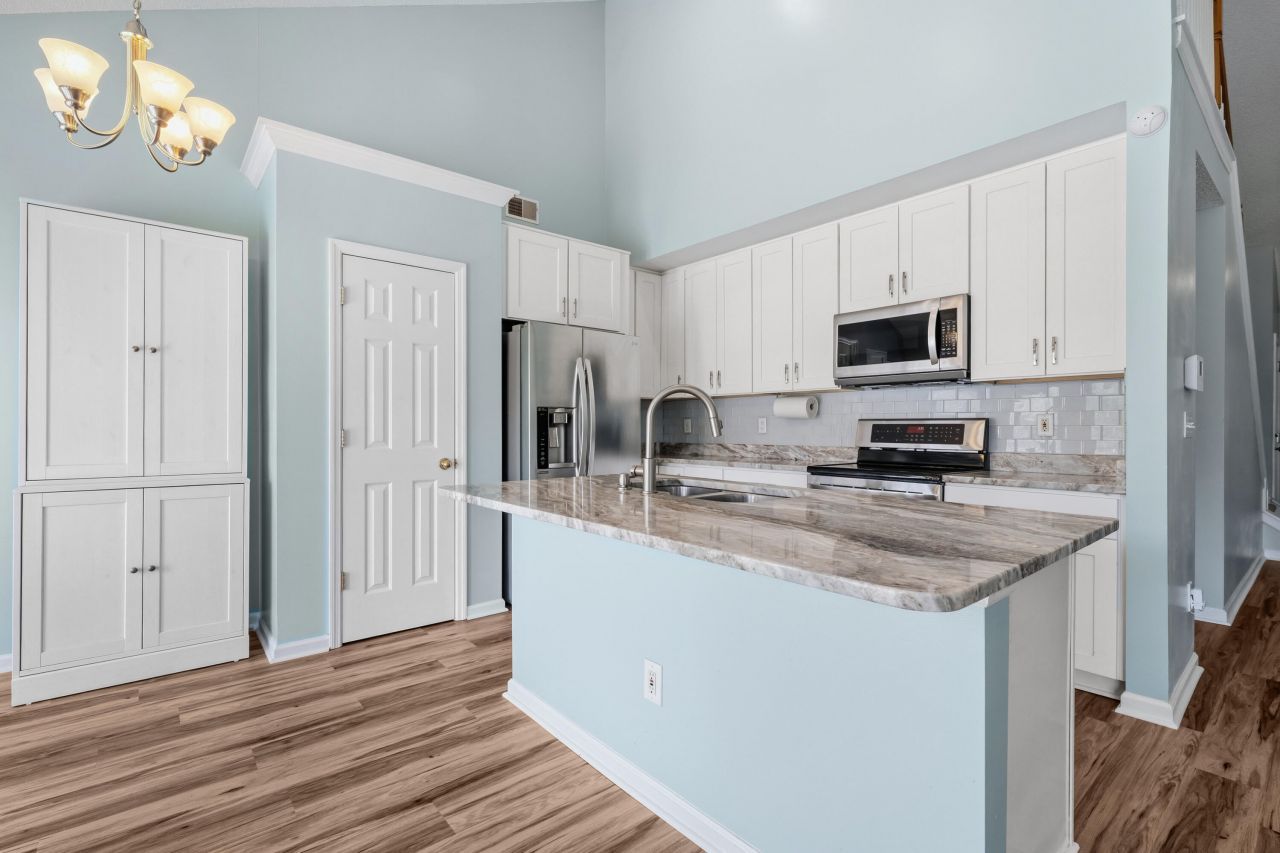 104 Oakbluff Road Photo 8