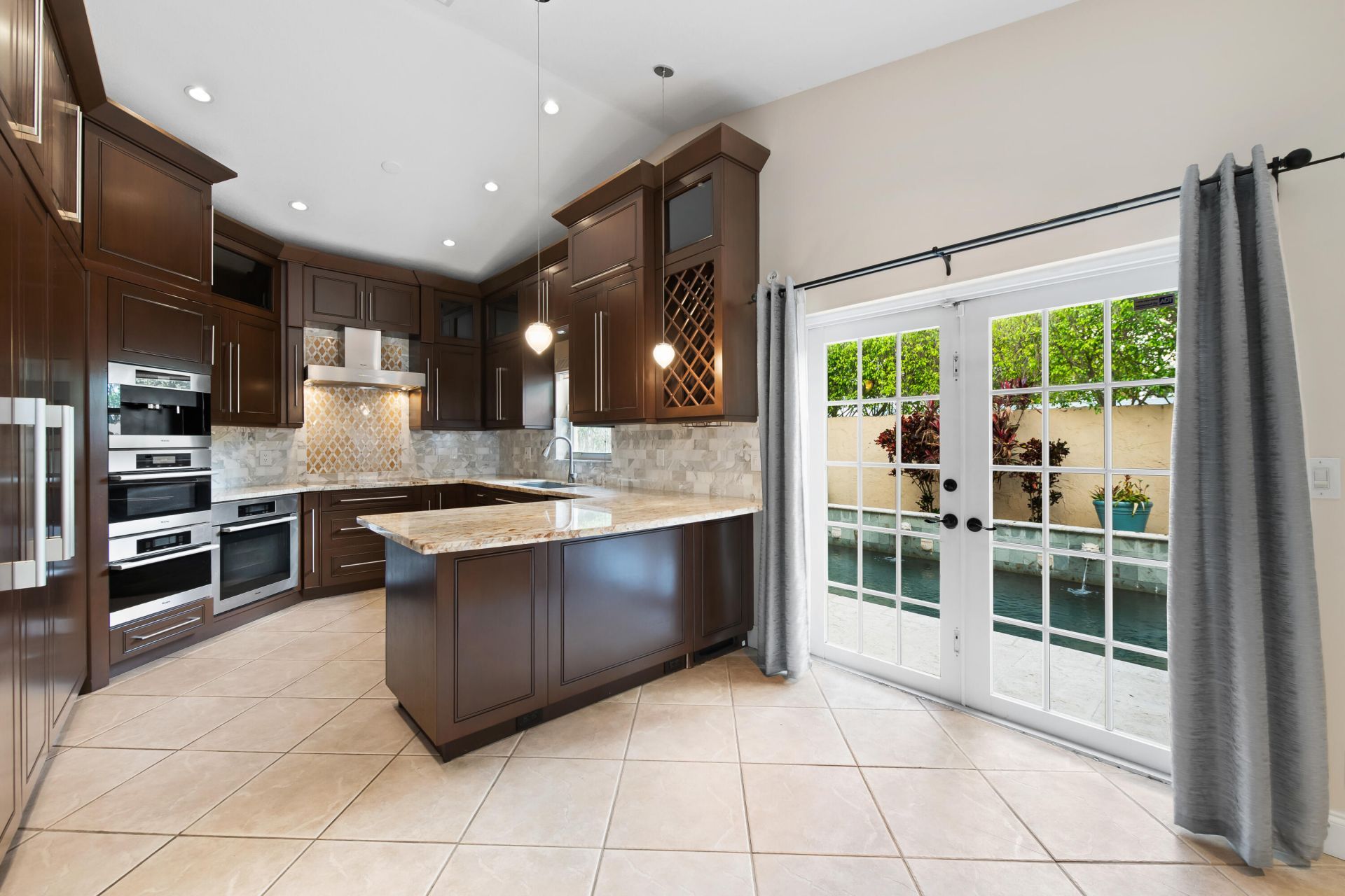 2850 E Sable Circle, Margate, FL 33063 Photo